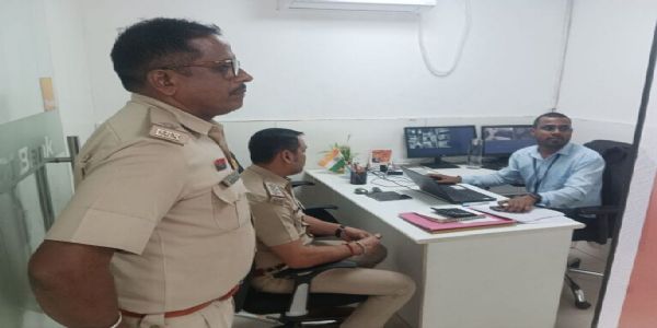 बालको पुलिस ने सराफा दुकानों और बैंकों में सुरक्षा व्‍यवस्‍था का जायजा ल‍िया