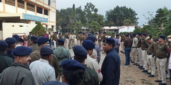 होली पर्व के दिन तैनात रहेगी तीन साै पुलिस बल, चालीस वाहनों से होगी पेट्रोलिंग