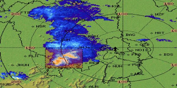 होली पर मौसम हुआ सुहावना, दिल्ली के कई इलाकों में हल्की बारिश