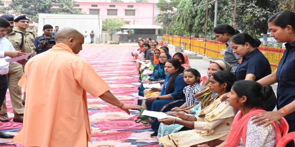 समस्याओं का निदान कराएं, पीड़ितों को न्याय दिलाएं: मुख्यमंत्री