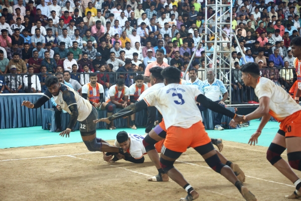 State Kabaddi tournament mumbai,Pune in final