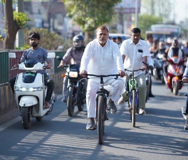 ग्वालियरः मंत्री तोमर ने साइकिल चलाकर दिया पर्यावरण संवारने और सेहतमंद जीवन का संदेश