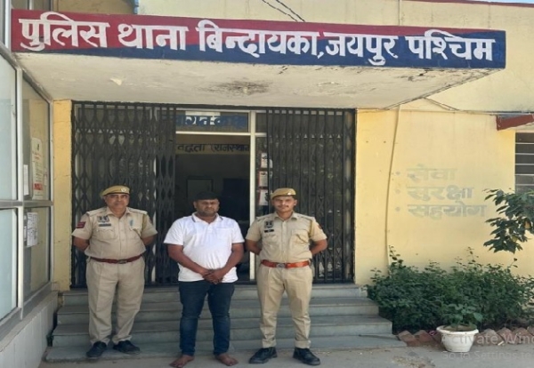 व्यापारियों से लाखों रुपये की ठगी करने वाला ठग चढा पुलिस के हत्थे