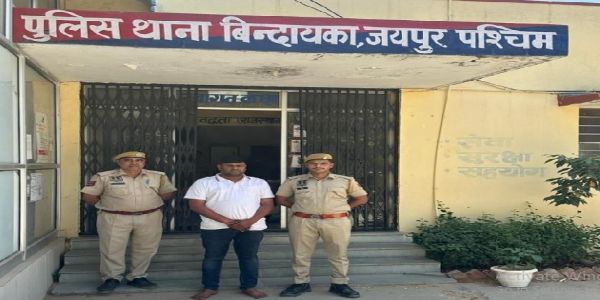 व्यापारियों से लाखों रुपये की ठगी करने वाला ठग चढा पुलिस के हत्थे