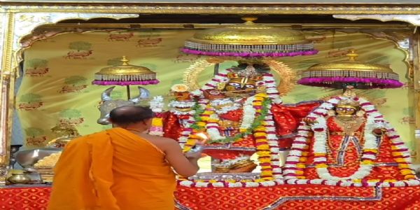 पापमोचिनी एकादशी: मंदिरों में उमड़े श्रद्धालु, सजी विशेष झांकी